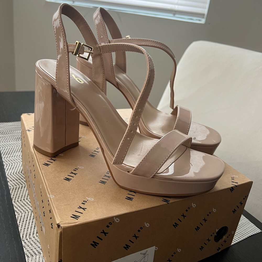 Mix No. 6 Sundra Sandal size 9M